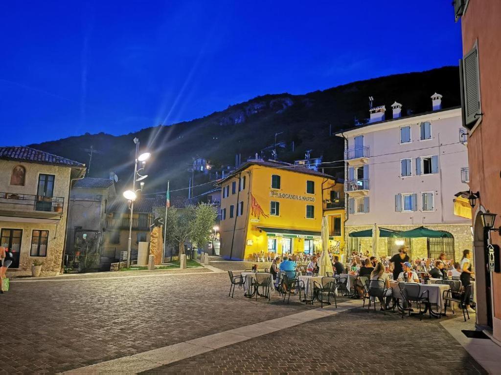 Attico Nel Borgo Lejlighed Torri Del Benaco Eksteriør billede